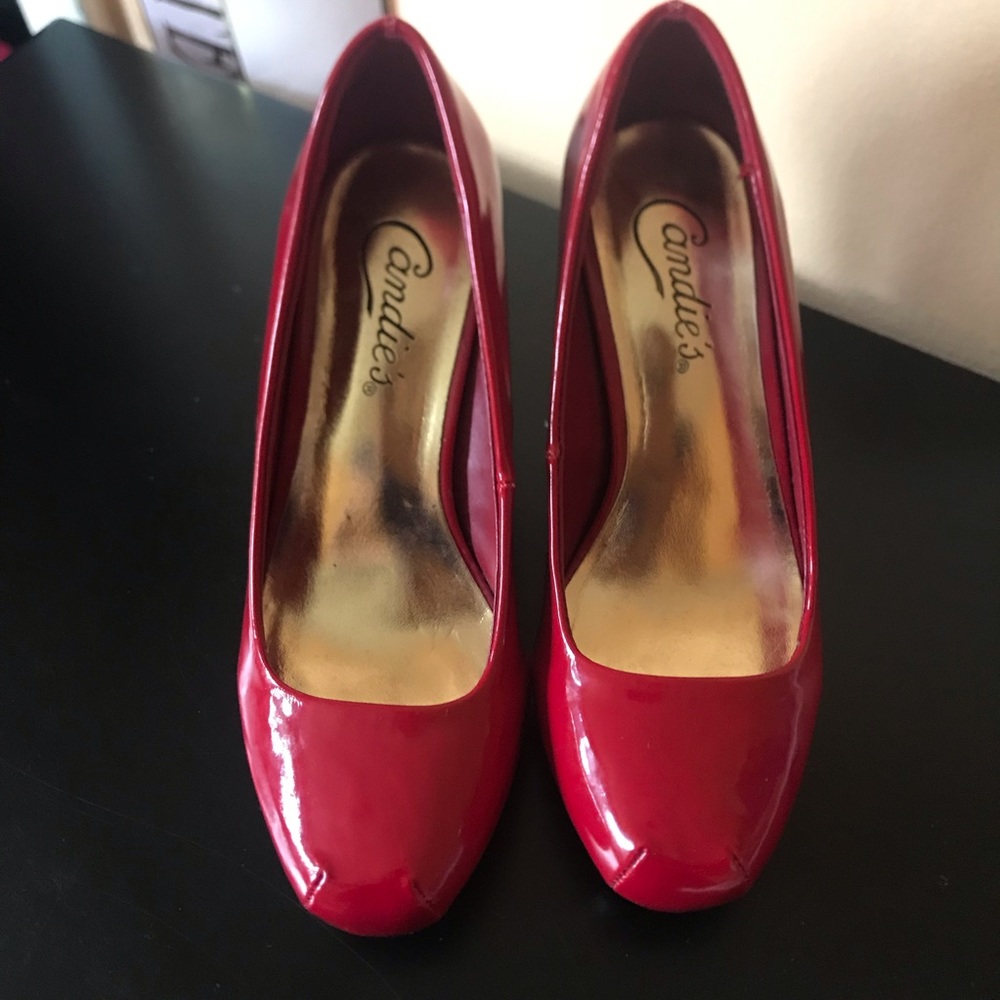 Red Heels - Picture 4 of 5
